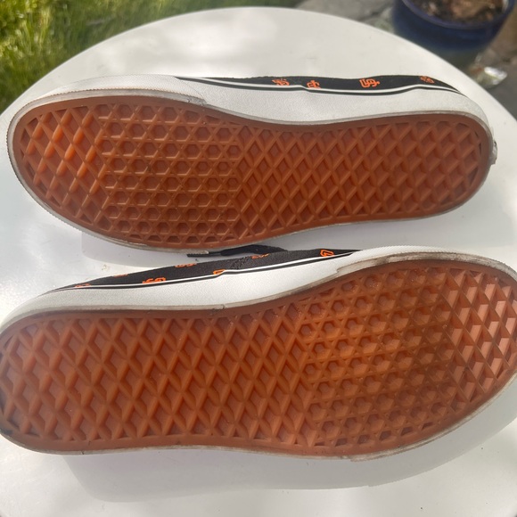 Van’s - Picture 3 of 5